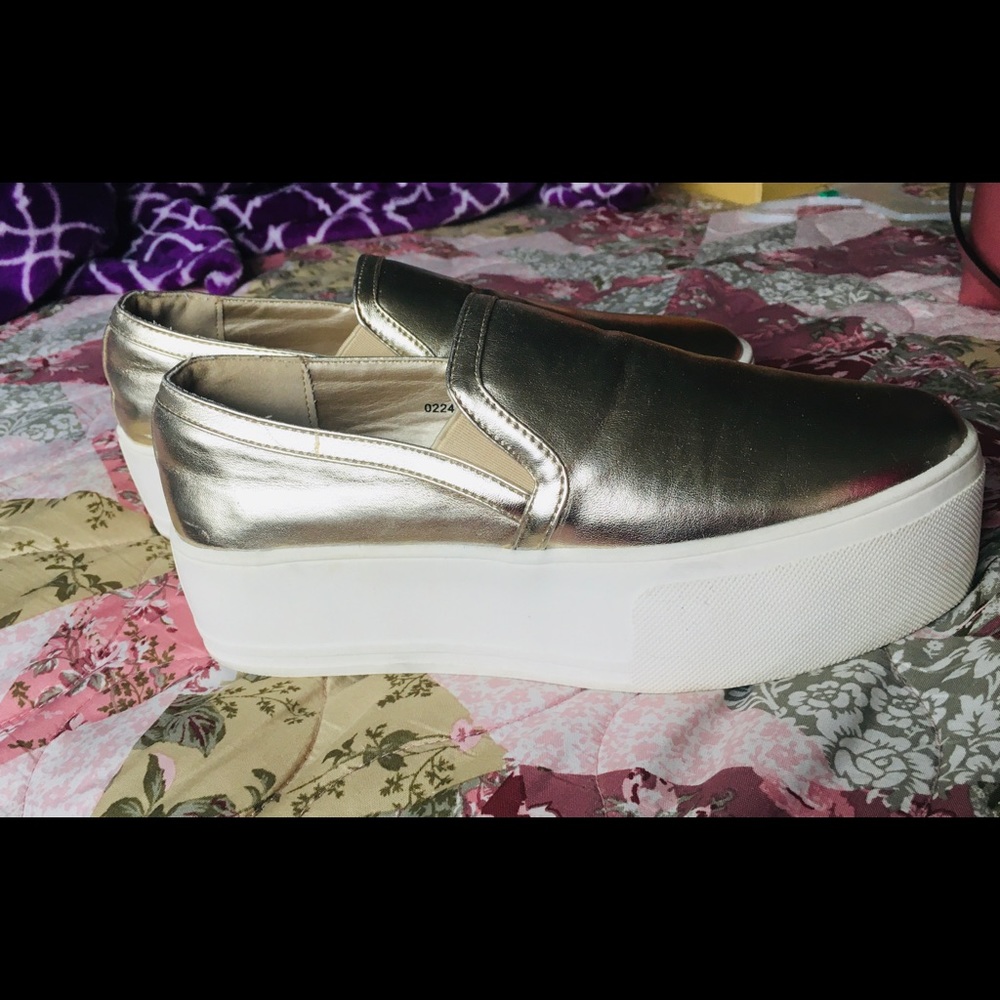 Shoes - Picture 2 of 3